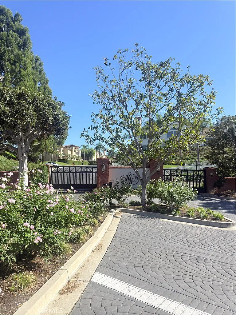 5 bed, 4132 sqft, $17,500 — Photo 4