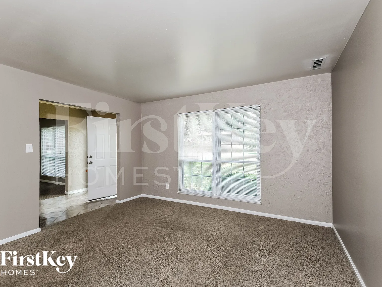 5 bed, 1.5 bath, 1890 sqft, $2,220 — Photo 3