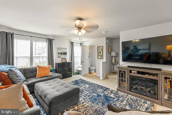 3 bed, 2.5 bath, 1800 sqft, $2,345 — Photo 4