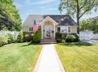32 Yost Boulevard, Oceanside, NY 11572