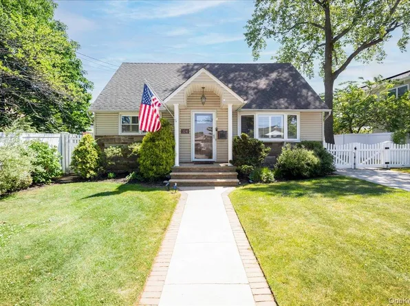 32 Yost Boulevard, Oceanside, NY 11572