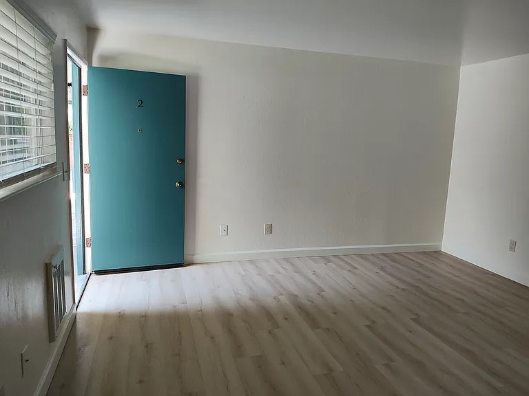 125 Raymond St — Photo 6