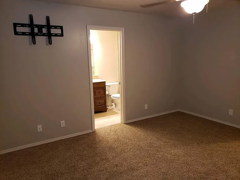 1455 Sommer St — Photo 10