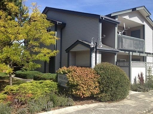 2nd image of 15 Malcolm St #205