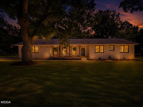 2nd image of 3676 S Walden Rd