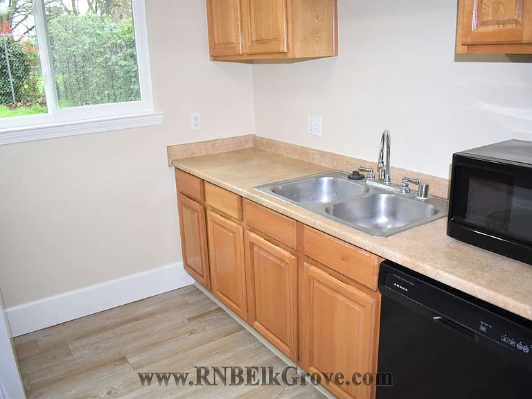 8960 Chalmers Ct — Photo 9