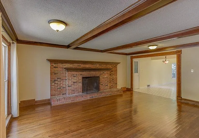 1349 Brookside Dr — Photo 2