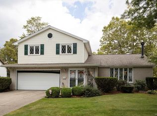 103 Brooklane Dr, Williamsville, NY 14221