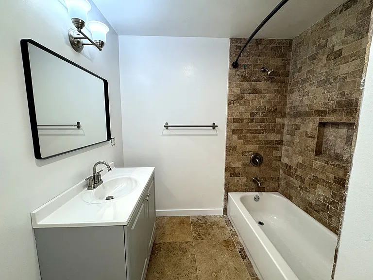 5907 Cahuenga Blvd #2 — Photo 10