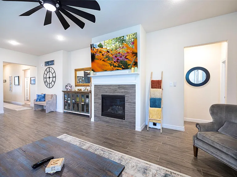 204 Golden Shiner Dr — Photo 10