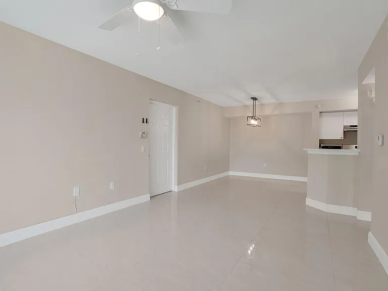 611 Villa Cir — Photo 11