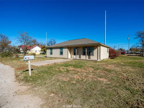 710 N Cedar St, Seymour, TX 76380