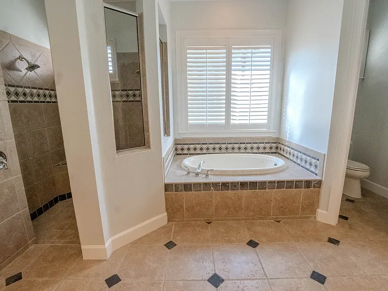 8122 Whitford Ct — Photo 10