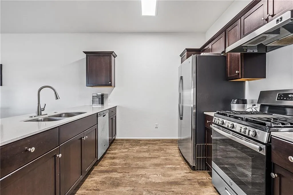 4 bed, 2.0 bath, 1625 sqft, $2,050 — Photo 4
