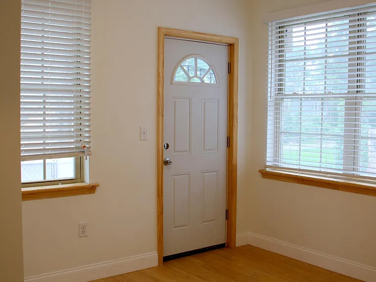 1601 W Stiles St #1C — Photo 3