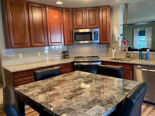 2 bed, 1717 sqft, $3,650 — Photo 4