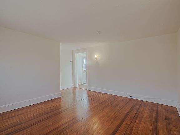 3rd image of 52 Irma Ave Floor 2