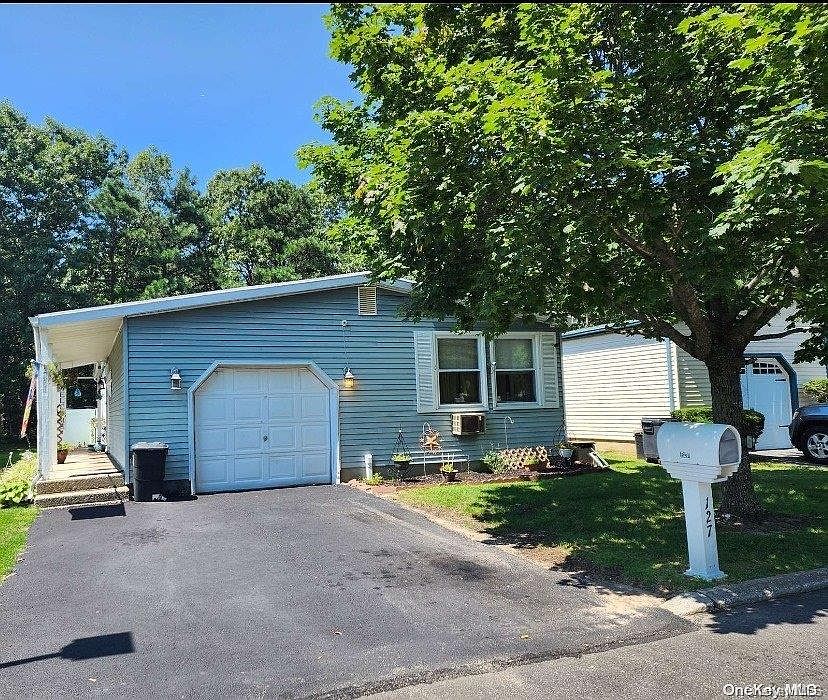 1st image of 127 Village Circle #1