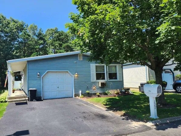 127 Village Circle #1, Manorville, NY 11949