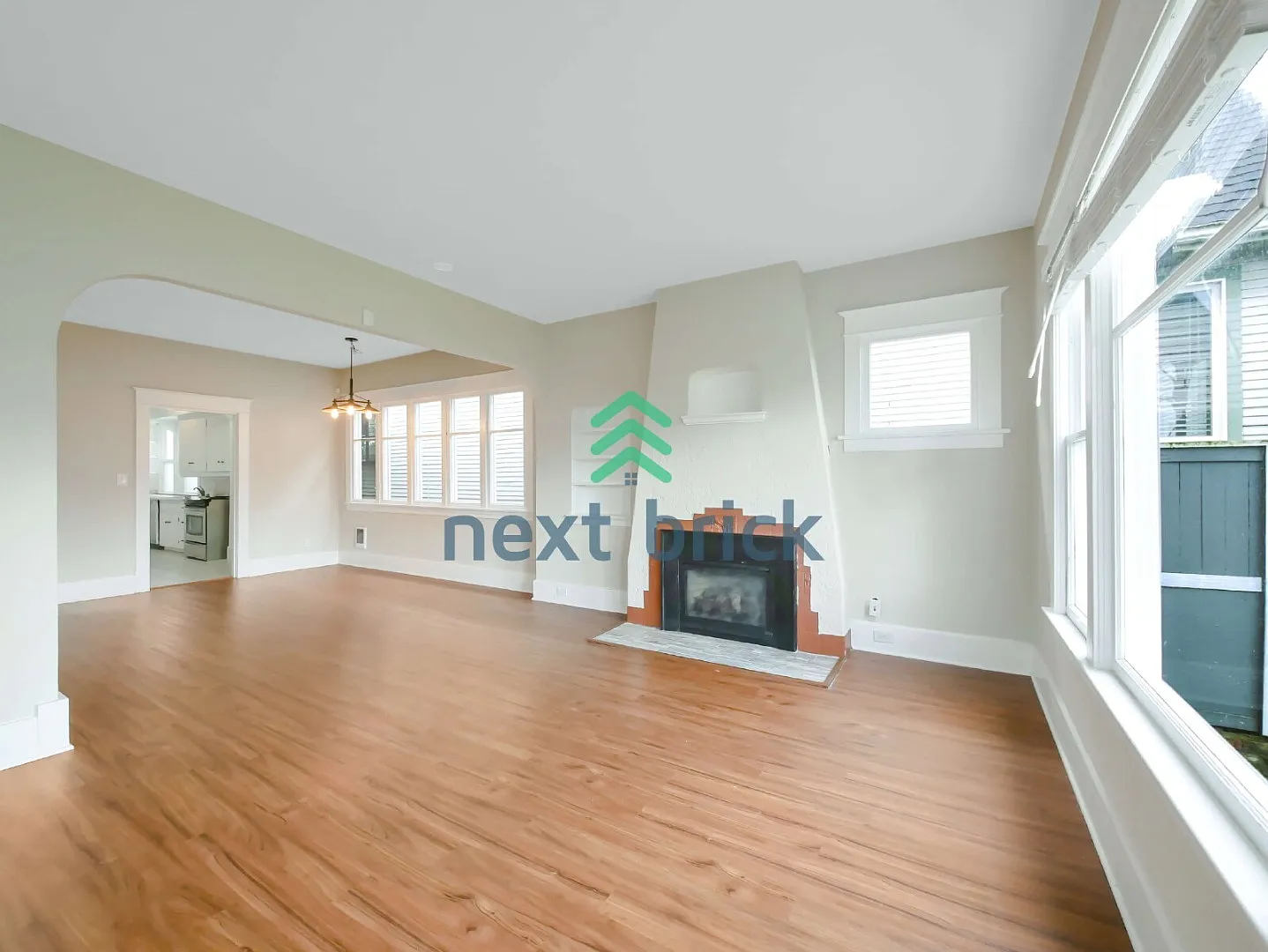 3 Beds and 1 Bath Beautiful Duplex is Available for Rent! — Photo 3