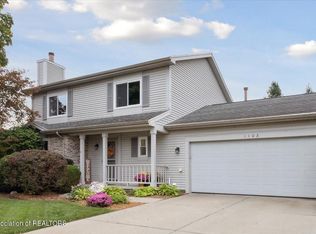 1102 Wolf Run Dr, Lansing, MI 48917