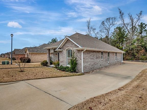 3rd image of 3609 Summer Hill Cir