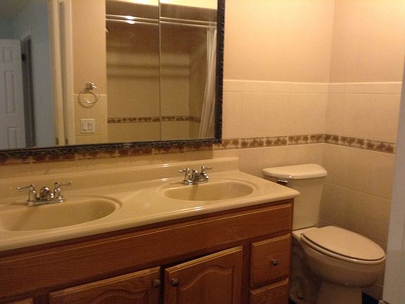 5th image of 8210 Elmwood St #215