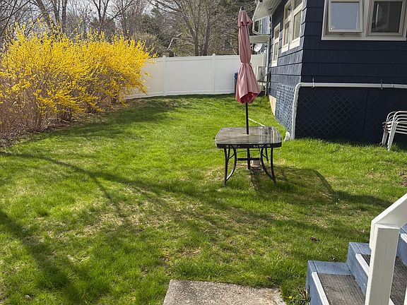 3rd image of 11 Elm Dr #B