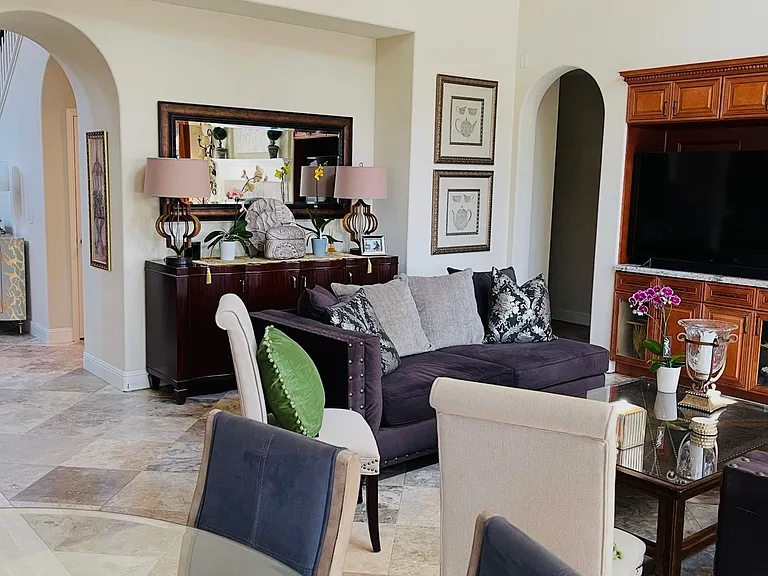 714 Round Hill Dr — Photo 16