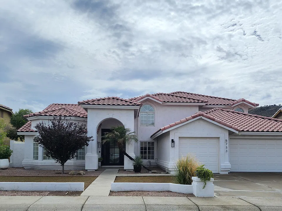 5733 W Soft Wind Dr