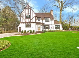 11 Ascot Rdg, Great Neck, NY 11021