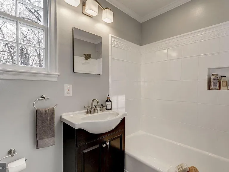1628 N Harrison St — Photo 13