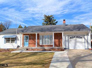 928 Black Hills Ave, Alliance, NE 69301