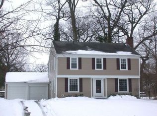 621 S Tanglewood Dr, Springfield, OH 45504