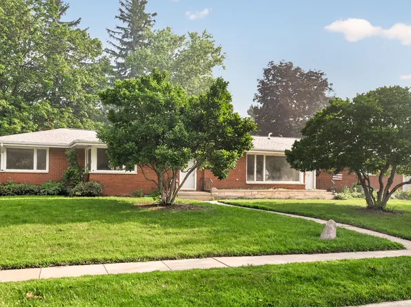 1111 Loren Dr, Dekalb, IL 60115