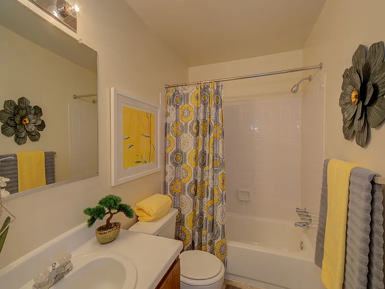 Auburn Place Apartments — Photo 25