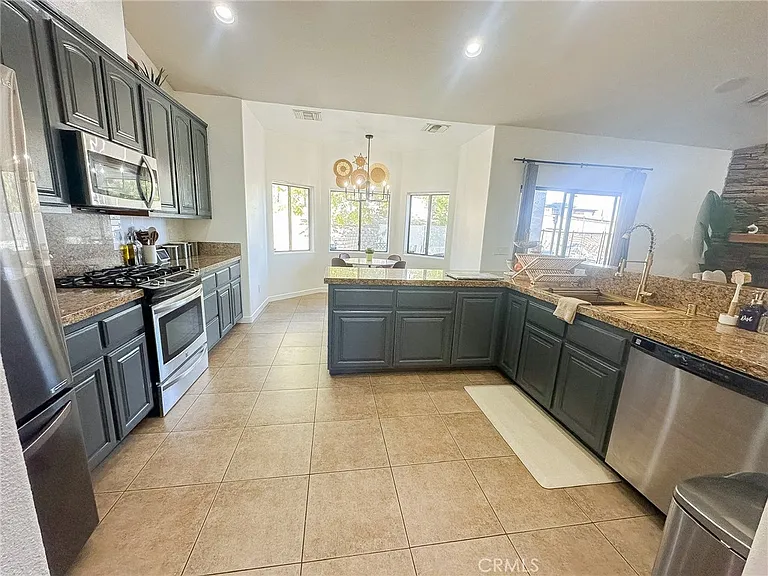 7525 Whitney Ave — Photo 9