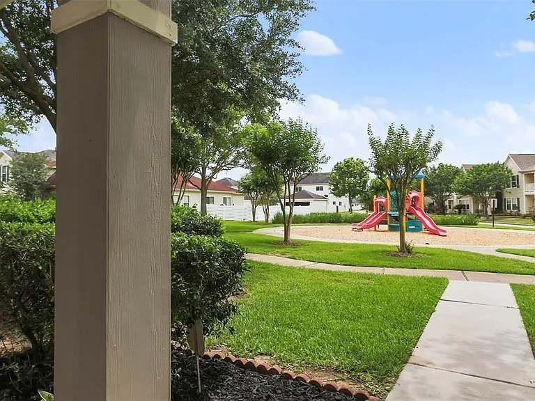 11736 Chanteloup Dr — Photo 4