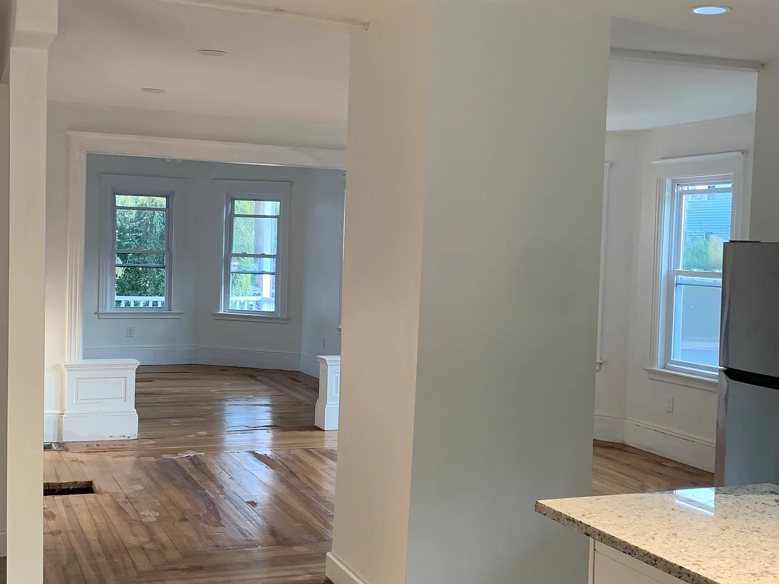 2 bed, 1000 sqft, $2,640 — Photo 3