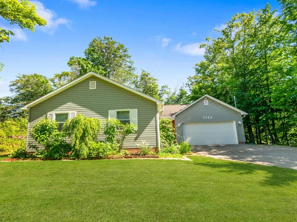 1743 E 43rd St, Erie, PA 16510