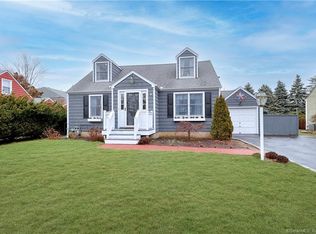 40 Stillson Pl, Fairfield, CT 06824