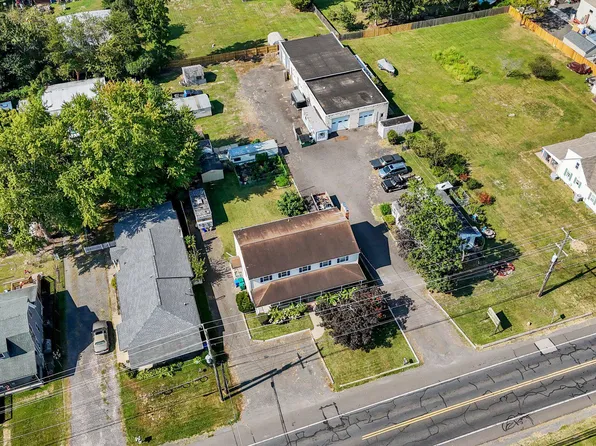 2321 Edgely Rd, Levittown, PA 19057