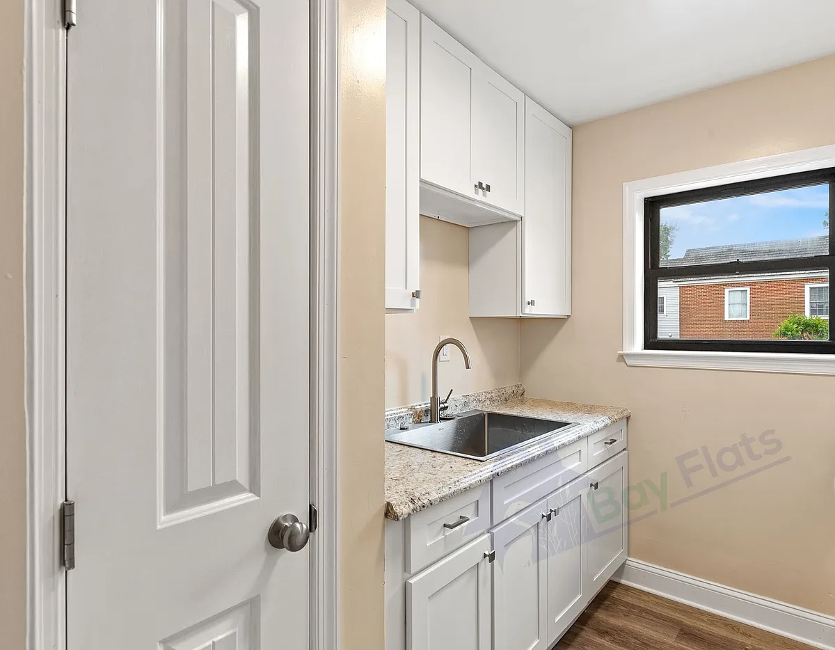 Building Photo - 22645 Washington St #8