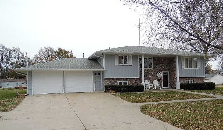 1st image of 208 N 9th St
