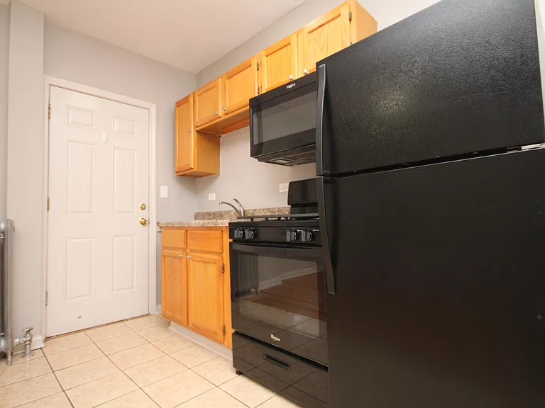 1338 W Argyle St #1N — Photo 2