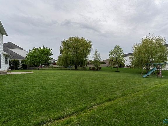 5th image of 664 Prairie Rose Dr