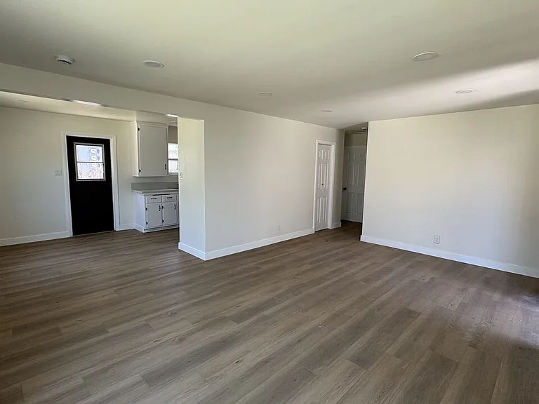 4412 Triggs St #4414 — Photo 3