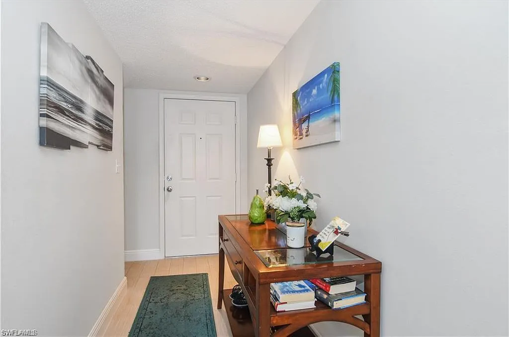 2 bed, 2.0 bath, 1168 sqft, $5,000 — Photo 3