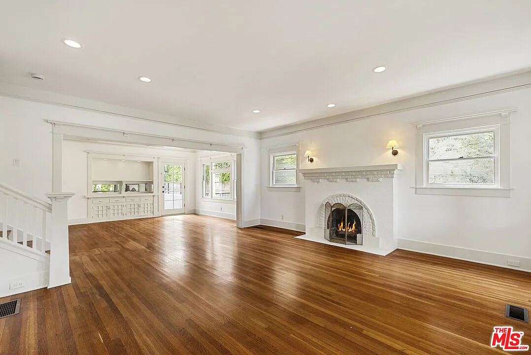 3 bed, 3.0 bath, 2358 sqft, $9,000 — Photo 4