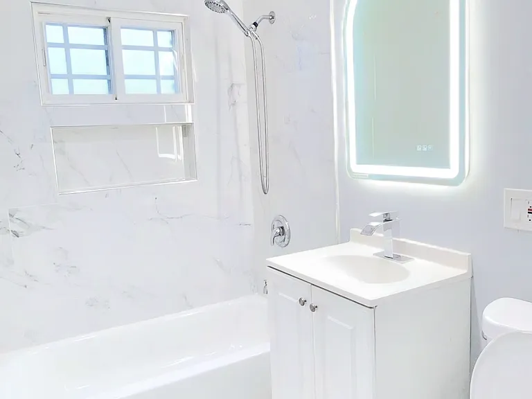 6228 Cahuenga Blvd — Photo 1